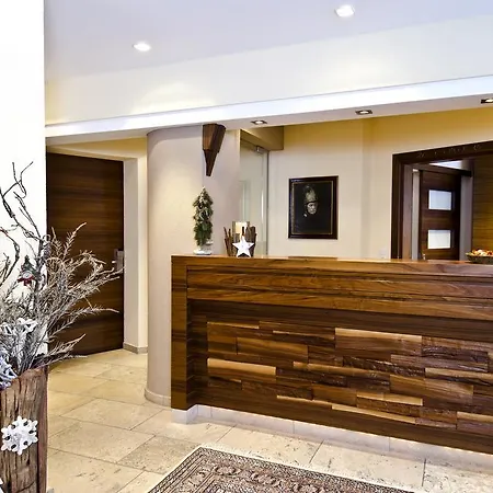 Garni Astoria מלון 4*