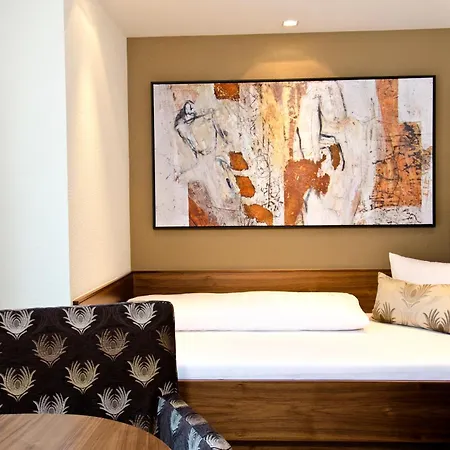 מלון Garni Astoria 4*