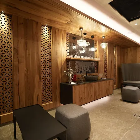 Garni Astoria 4*
